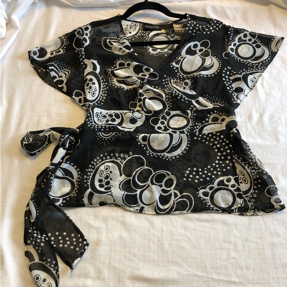 New York & Company Side Tie Wrap Blouse Black and White Size M - Picture 3 of 8